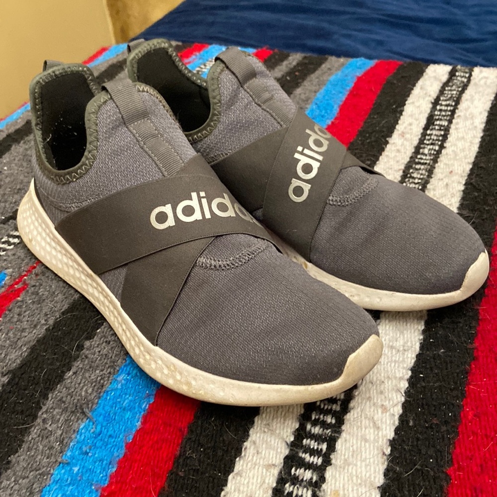 New, barely worn Adidas tennis shoes.